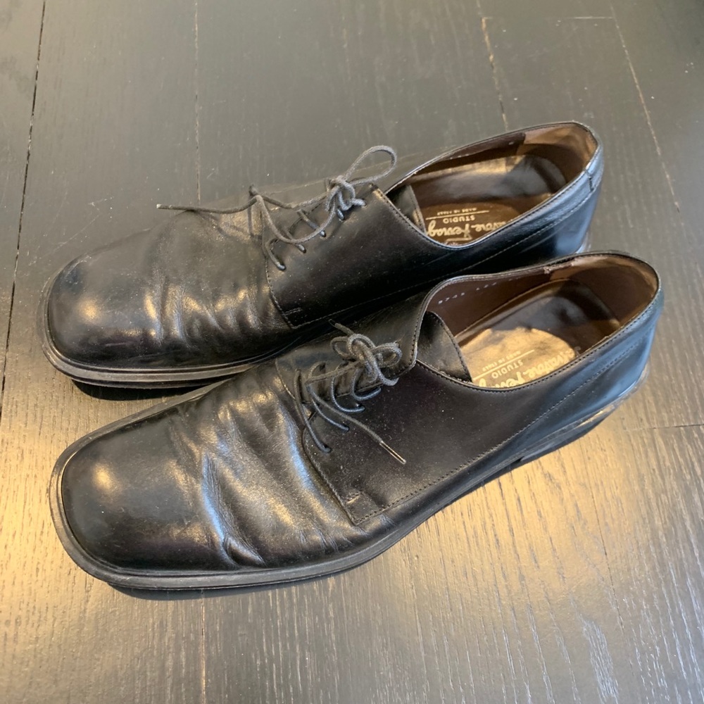 Ferragamo shoes in black